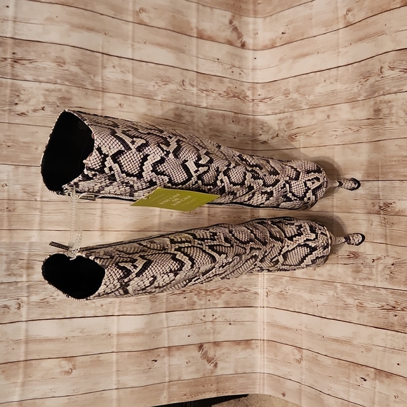 Gianni Bini Boots - Picture 3 of 6